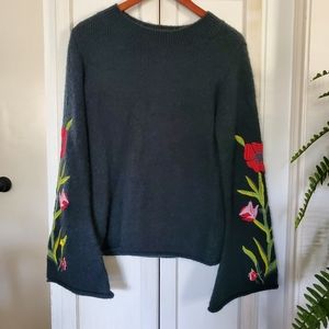 Romeo Juliet Couture Green Embroidered Floral Bell Long Sleeves Sweater